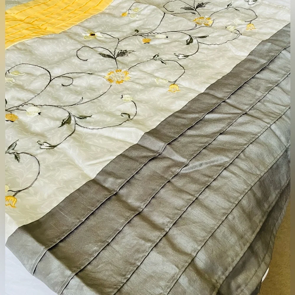 Madison Park Shimmering Yellow/Gold/White/Gray Silky Polyester Fabric beautiful
